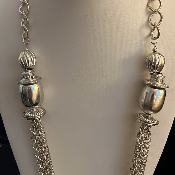 Stunning Silver Neclace - Picture 3 of 7